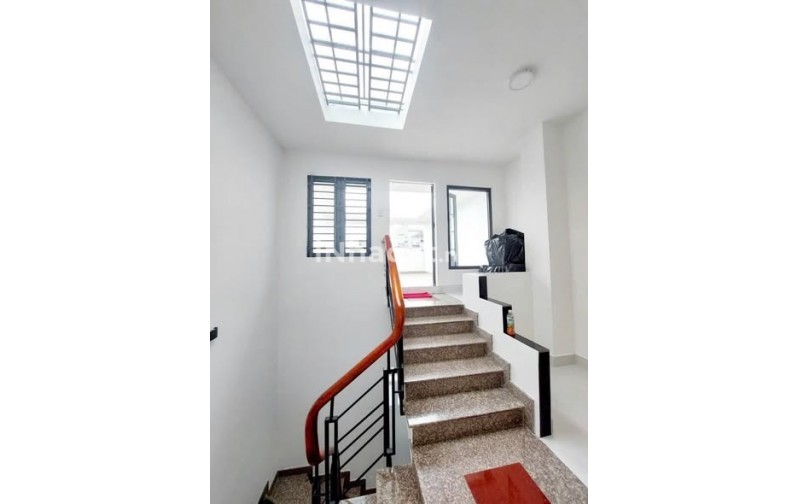 BÁN NHÀ MỚI ĐẸP - HẺM MỘT SẸC, SÁT MẶT TIỀN QUANG TRUNG - NGUYỄN VĂN KHỐI