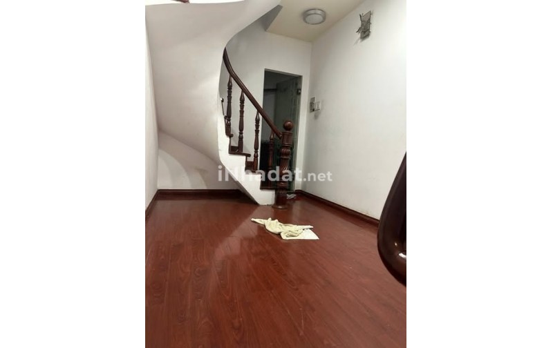 BÁN NHÀ HIẾM – HẺM NHỰA XE TẢI ĐỖ CỬA – CMT8 – 4 TẦNG – GIÁ TỐT NHỈNH 4 TỶ