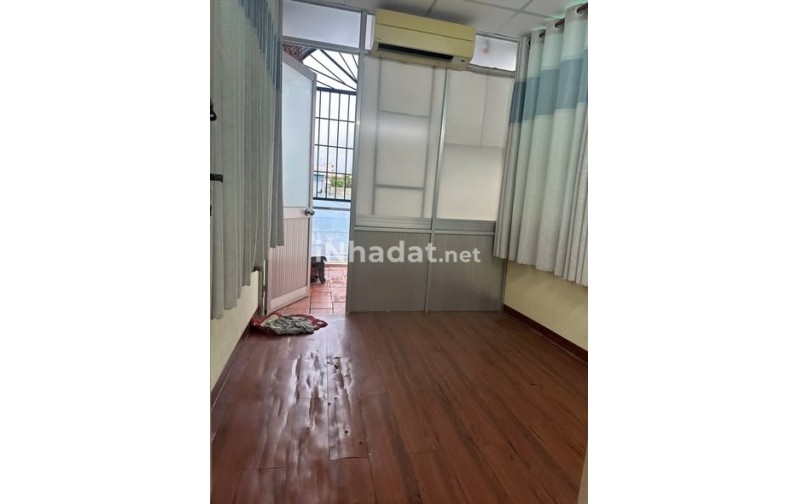 BÁN NHÀ HIẾM – HẺM NHỰA XE TẢI ĐỖ CỬA – CMT8 – 4 TẦNG – GIÁ TỐT NHỈNH 4 TỶ