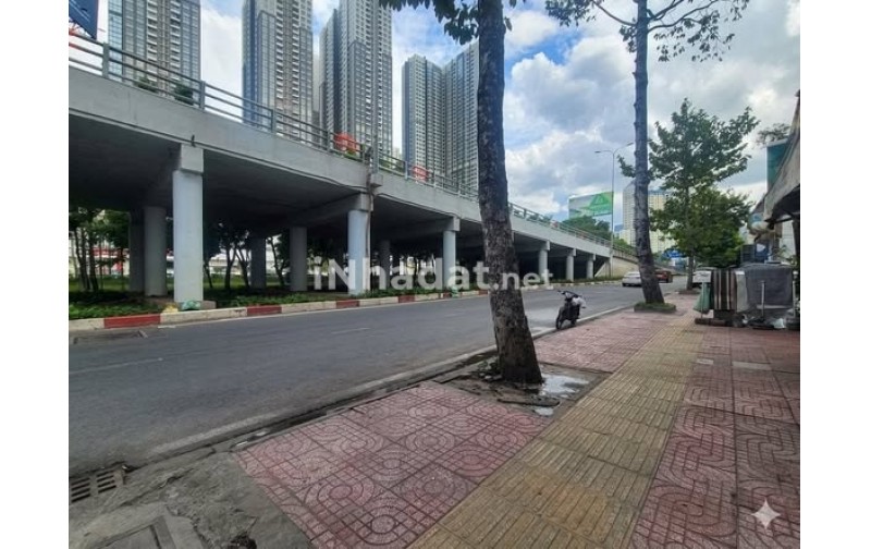 BÁN NHÀ MẶT TIỀN HẺM THÔNG – NGUYỄN HỮU CẢNH, BÌNH THẠNH – DIỆN TÍCH KHỦNG 120M² – NỞ HẬU – TIỀM NĂNG XÂY CHDV