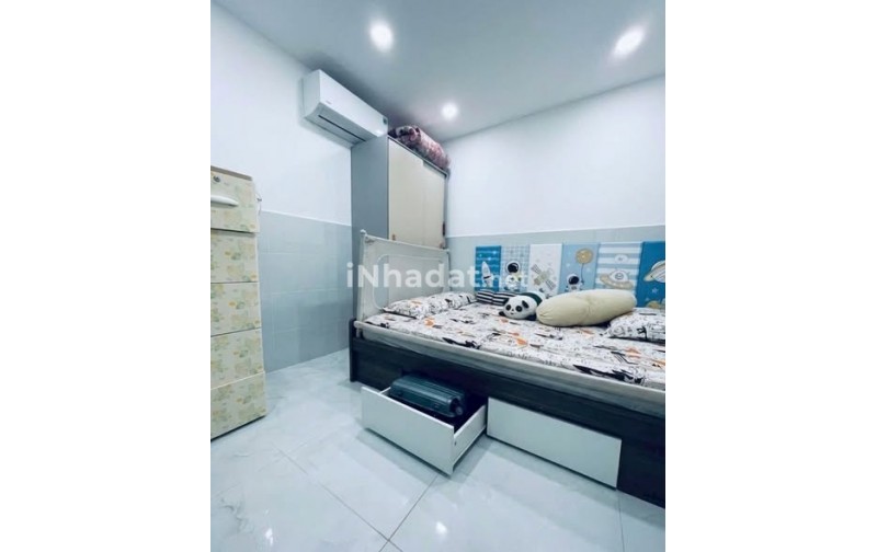 GIẢM GIÁ 200 TRIỆU – BÁN NHÀ TÂN BÌNH – LÔ GÓC 2 MẶT TIỀN – HẺM XE HƠI ĐỖ CỬA