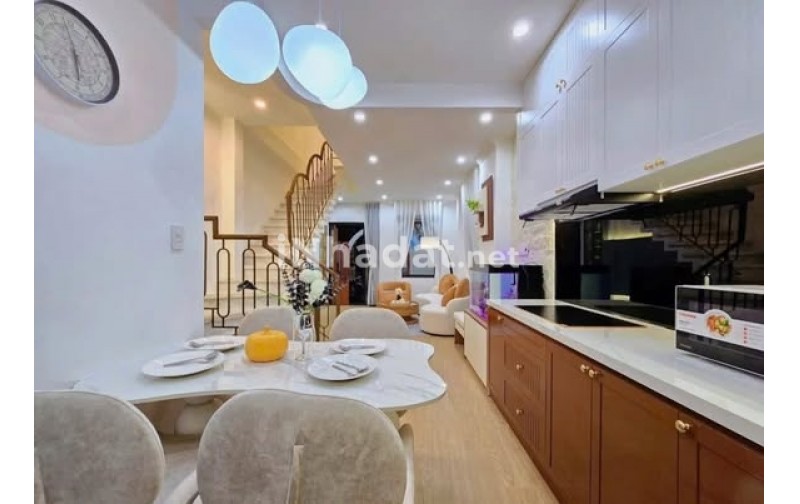 BÁN SIÊU PHẨM TÒA NHÀ 3 TẦNG – TRUNG TÂM QUẬN 5 – PHỐ THỜI TRANG – SÁT MẶT TIỀN – FULL NỘI THẤT