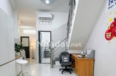 GIẢM GIÁ 200 TRIỆU – BÁN NHÀ TÂN BÌNH – LÔ GÓC 2 MẶT TIỀN – HẺM XE HƠI ĐỖ CỬA