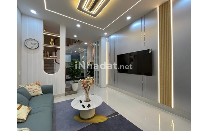 NHÀ PHAN XÍCH LONG - LÔ GÓC THOÁNG MÁT, CÁCH Q1 CHỈ 3 PHÚT