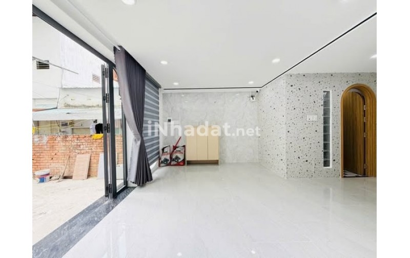 NHÀ PHAN HUY ÍCH -QUẬN GÒ VẤP - DIỆN TÍCH RỘNG, SÂN ĐỂ XE THOẢI MÁI