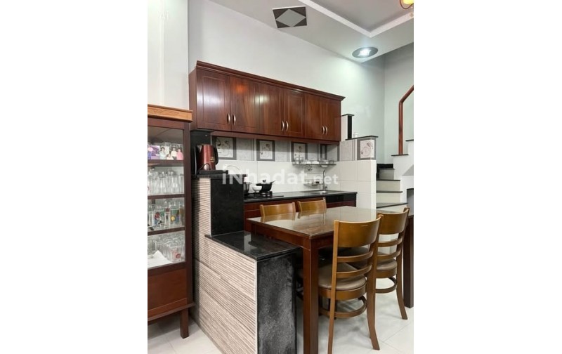 NHÀ THẠNH XUÂN 22 - QUẬN 12, SÂN ĐẬU Ô TÔ TRONG NHÀ