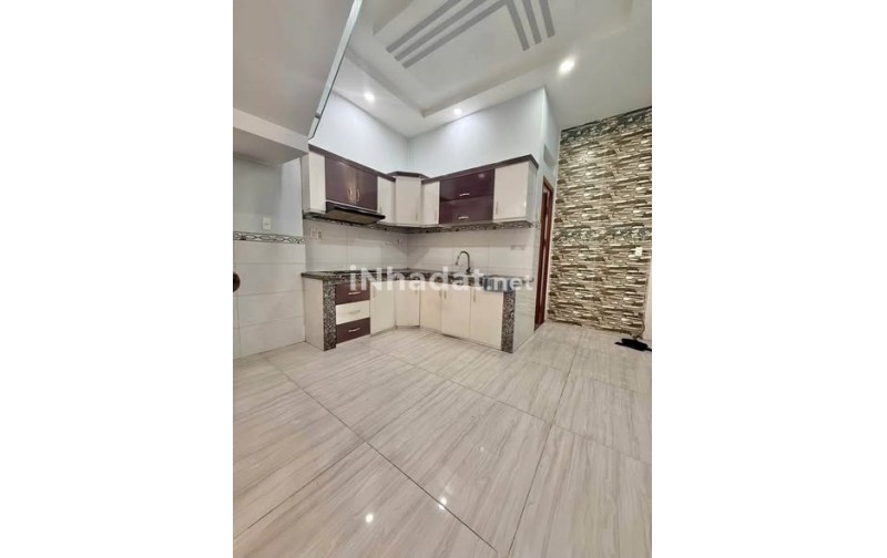 NHÀ LÊ TRỌNG TẤN -TÂN PHÚ - HẺM XE HƠI THÔNG THOÁNG