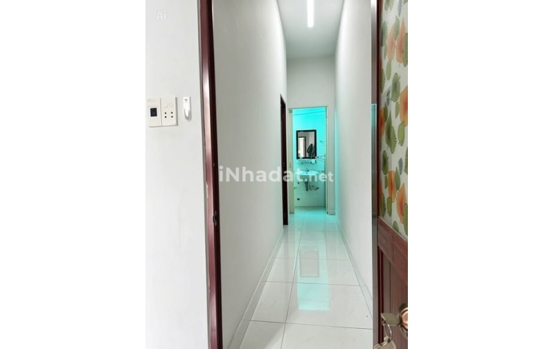 NHÀ THẠNH XUÂN 22 - QUẬN 12, SÂN ĐẬU Ô TÔ TRONG NHÀ