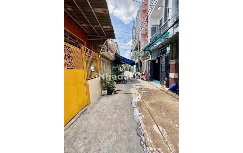 NHÀ MỚI ĐẸP ĐƯỜNG ÂU CƠ - QUẬN 11, Ô TÔ ĐẬU TRƯỚC CỬA