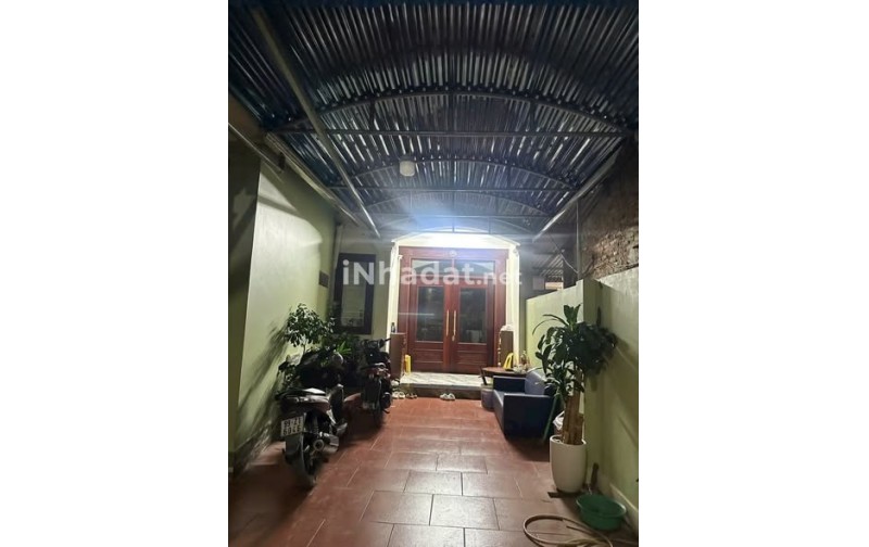 BÁN NHÀ NINH XÁ -BẮC NINH- VỊ TRÍ TRUNG TÂM GẦN CHỢ ĐỌ CÓ GARA Ô TÔ TRONG NHÀ