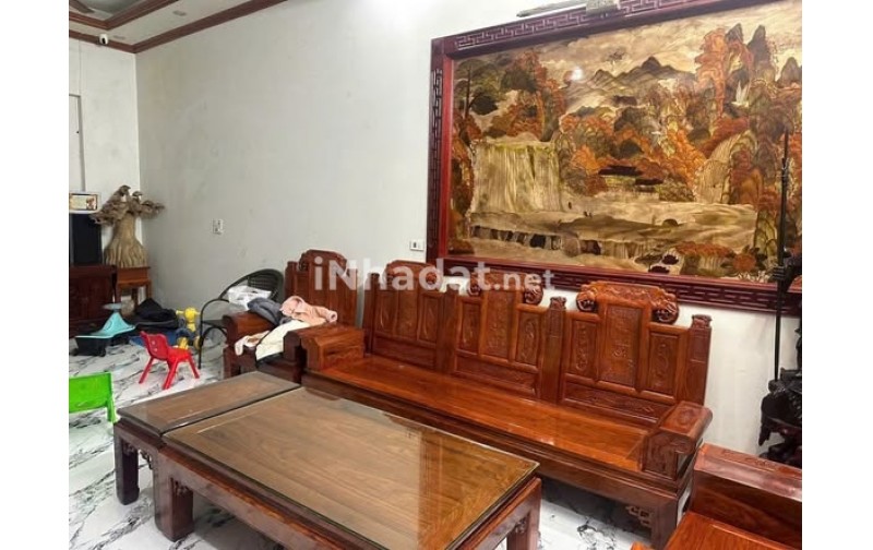BÁN NHÀ NINH XÁ -BẮC NINH- VỊ TRÍ TRUNG TÂM GẦN CHỢ ĐỌ CÓ GARA Ô TÔ TRONG NHÀ