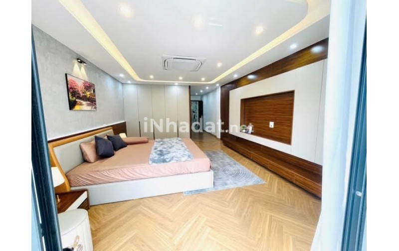 BÁN NHÀ LONG BIÊN- VIEW HỒ MẶT ĐƯỜNG KINH DOANH- CÓ GARA HAI Ô TÔ RỘNG