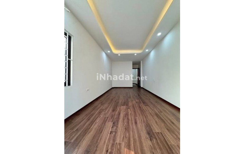 CHO THUÊ NHÀ NGUYÊN CĂN GÓC NGUYỄN CHÍNH- HOÀNG MAI -VỚI VIEW BAN CÔNG ĐẸP