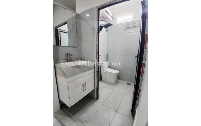 CHO THUÊ NHÀ NGUYÊN CĂN GẦN ĐẦM HỒNG HOÀNG VĂN THÁI-THANH XUÂN- ĐƯỜNG TRƯỚC NHÀ RỘNG