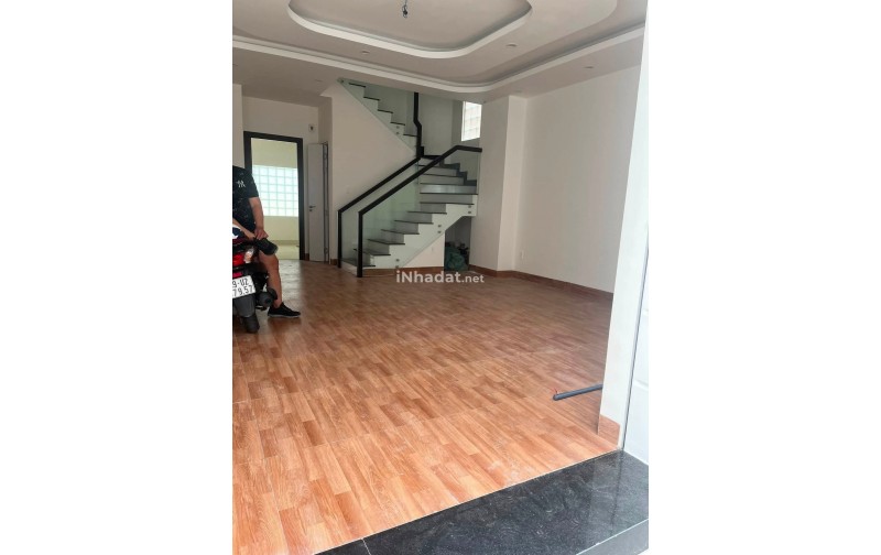 CHO THUÊ NHÀ MỚI HẺM CÁCH MẠNG THÁNG 8, PHƯỜNG 13, QUẬN 10, 6 PHÒNG NGỦ