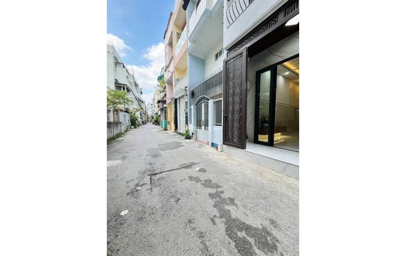 BÁN NHÀ HẺM XE HƠI MAI XUÂN THƯỞNG, QUẬN 6, 4 PHÒNG NGỦ, SÂN THƯỢNG