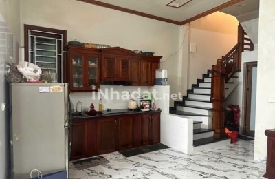 BÁN NHÀ NINH XÁ -BẮC NINH- VỊ TRÍ TRUNG TÂM GẦN CHỢ ĐỌ CÓ GARA Ô TÔ TRONG NHÀ