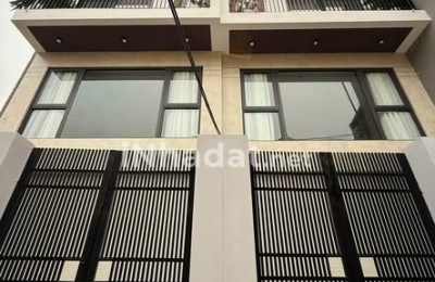 BÁN NHÀ TRUNG TÂM NGỌC THUỴ GẦN CÔNG VIÊN KHAI SƠN HILL VÀ TRƯỜNG PHÁP