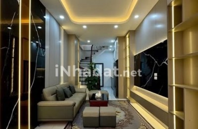 CHO THUÊ NHÀ NGUYÊN CĂN GÓC NGUYỄN CHÍNH- HOÀNG MAI -VỚI VIEW BAN CÔNG ĐẸP