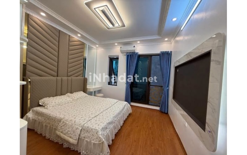 CHO THUÊ NHÀ,SÁU TẦNG, CÓ THANG MÁY ,HÀO NAM, ĐỐNG ĐA, FULL ĐỒ