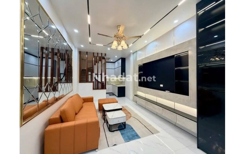 CHO THUÊ NHÀ, 5 TẦNG, MẶT NGÕ LINH QUANG, ĐỐNG ĐA, Ô TÔ TRÁNH NHAU