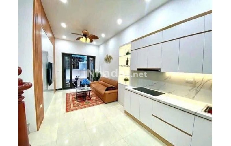 CHO THUÊ NHÀ, 4 TẦNG, ĐƯỜNG CẦU GIẤY FULL NỘI THẤT SANG TRỌNG