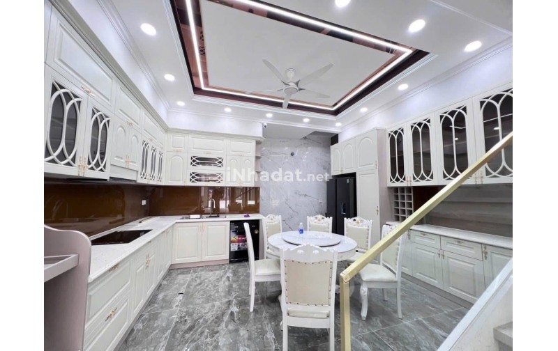 BÁN NHÀ MẶT TIỀN HAI BÀ TRƯNG, DĨ AN, 5 TẦNG, THANG MÁY