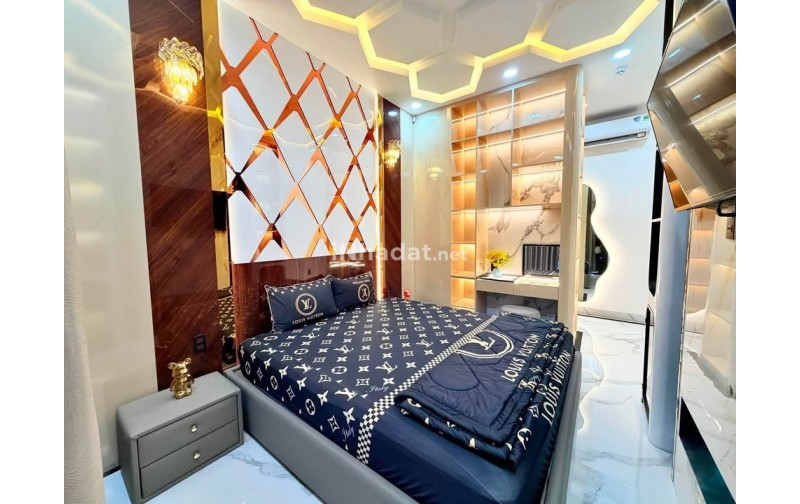 Bán Nhà Phong Cách Bắc Âu Mặt Tiền KDC Long Hòa B – Giá 6,68 Tỷ