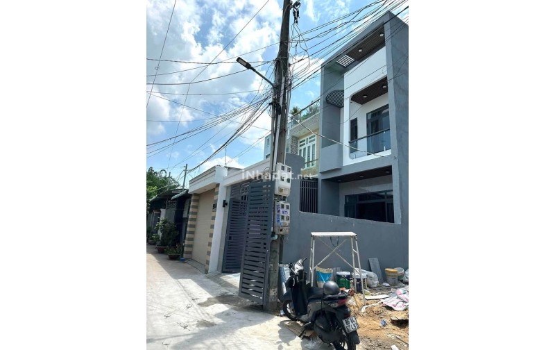BÁN NHÀ PHÚ HÒA, 1 TRỆT 1 LẦU, 3PN, SÂN Ô TÔ, NHÀ MỚI