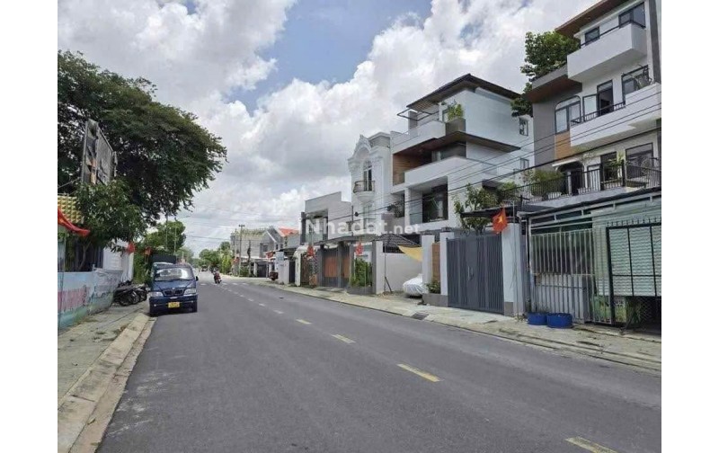 BÁN BIỆT THỰ PHÚ MỸ, THỦ DẦU MỘT, 5 PHÒNG NGỦ, SÂN 4 Ô TÔ
