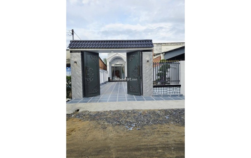 Bán Nhà Mái Thái Ninh Phú, Tây Ninh - 100m²– Giá 2,35 Tỷ