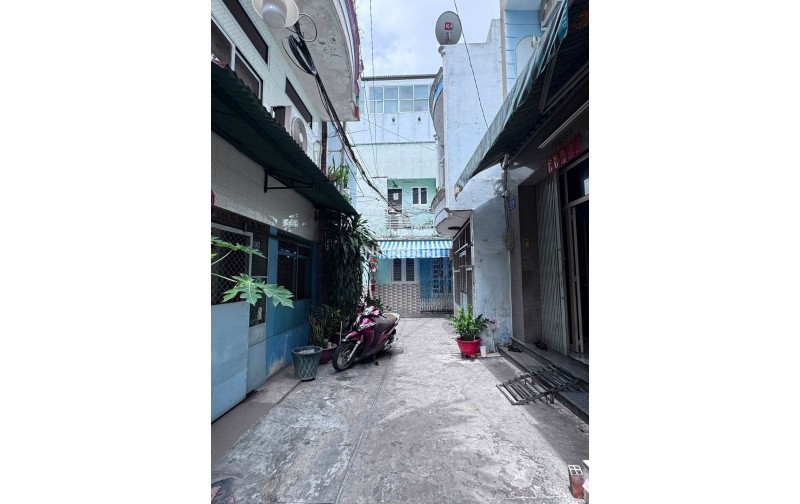 HÒA BÌNH- QUẬN 11 - 45M² - 3 TẦNG BTCT - HẺM 3 GÁC THÔNG - NGAY ĐỐI DIỆN KDL ĐẦM SEN -  4.9 TỶ TL.