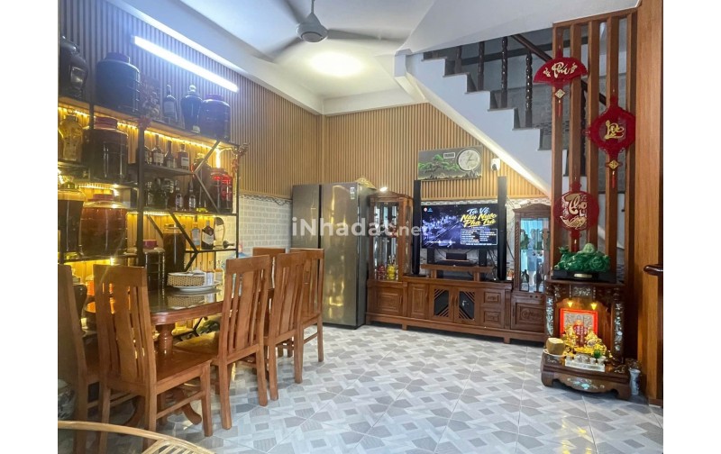 NHÀ TÂN PHÚ-BÌNH LONG- ĐI BỘ RA AEON - 46M² - 3 TẦNG - HẺM 4M OTO ĐỖ CỬA - NGANG BỀ THẾ 10M - NGAY AOEN MALL - CHỈ 5.3 TỶ TL.