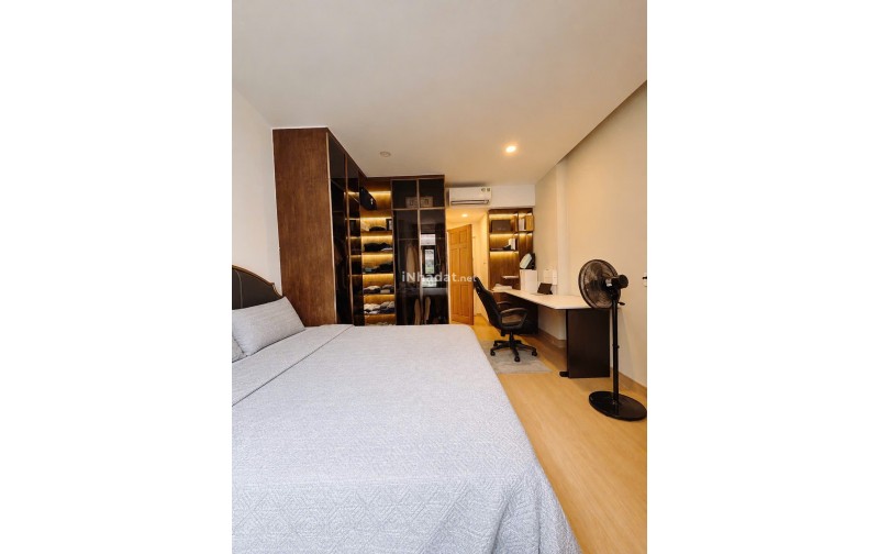 Bán nhà mặt tiền đường số 6m  Quận 4 – Sát công viên Khánh Hội –dtsd 99m2-4 Tầng - 3pn