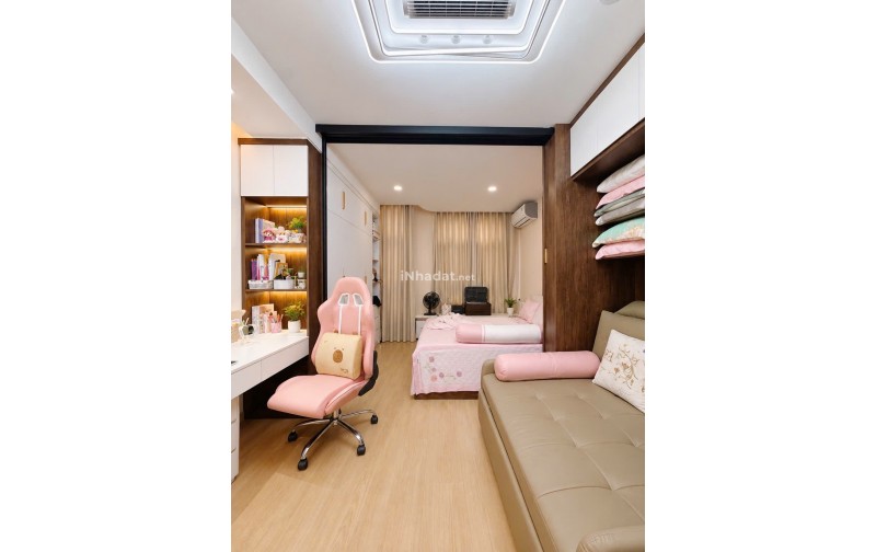 Bán nhà mặt tiền đường số 6m  Quận 4 – Sát công viên Khánh Hội –dtsd 99m2-4 Tầng - 3pn