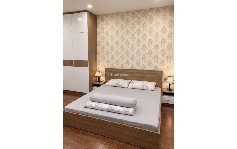 Nhà lô nhì đường số kế hồ bơi Vân Đồn Q4- Ngang 4 m - dtsd 150 m²  - 4 tầng - 4 pn - 7,5 t