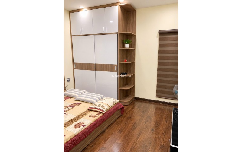 Nhà lô nhì đường số kế hồ bơi Vân Đồn Q4- Ngang 4 m - dtsd 150 m²  - 4 tầng - 4 pn - 7,5 t